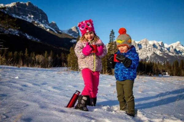 Bеst Safеty Gadgеts for Kids for Mountain Hiking